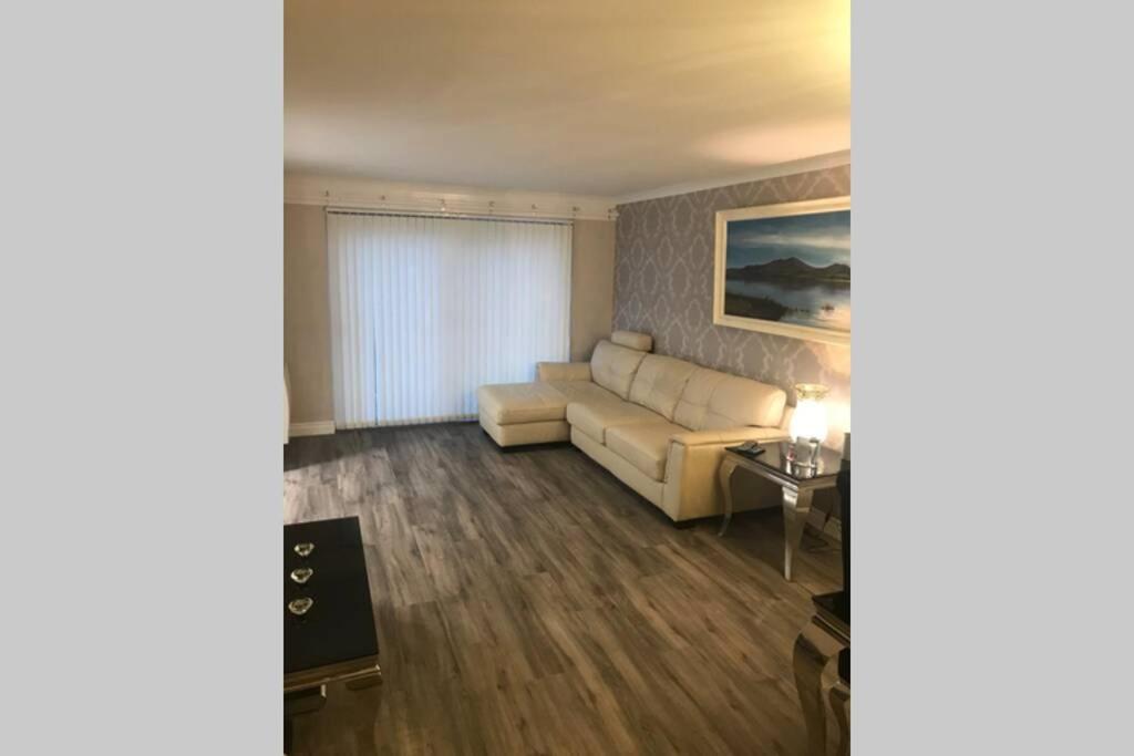 Largs Sea Front, Modern Apartment Екстер'єр фото