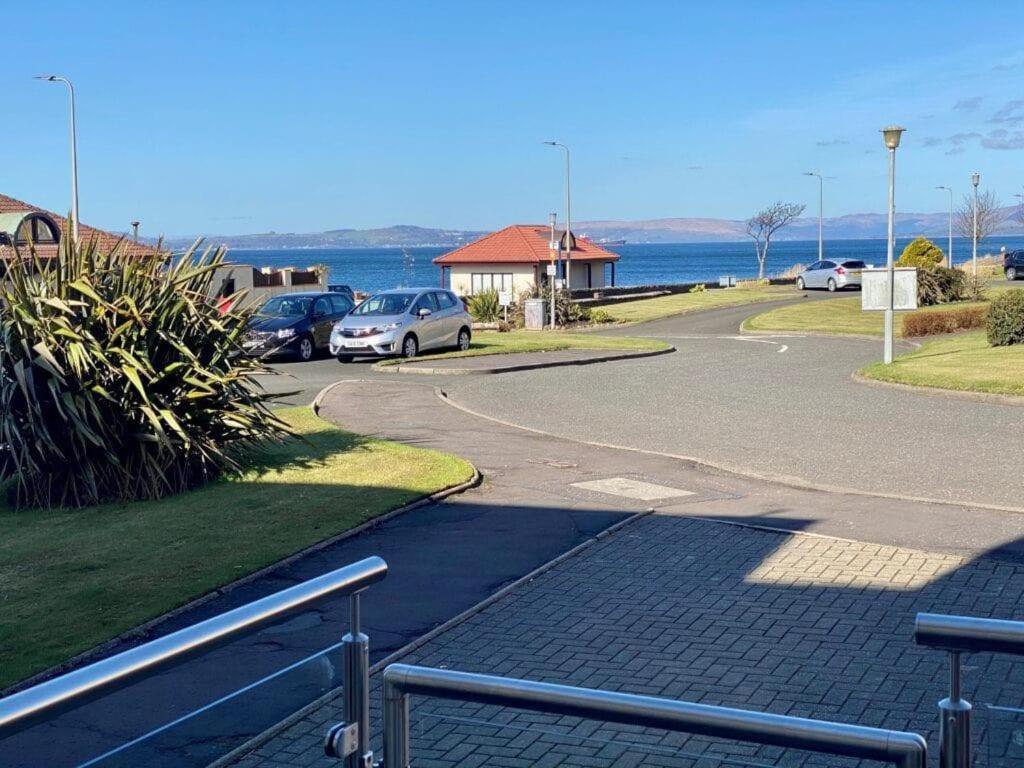 Largs Sea Front, Modern Apartment Екстер'єр фото