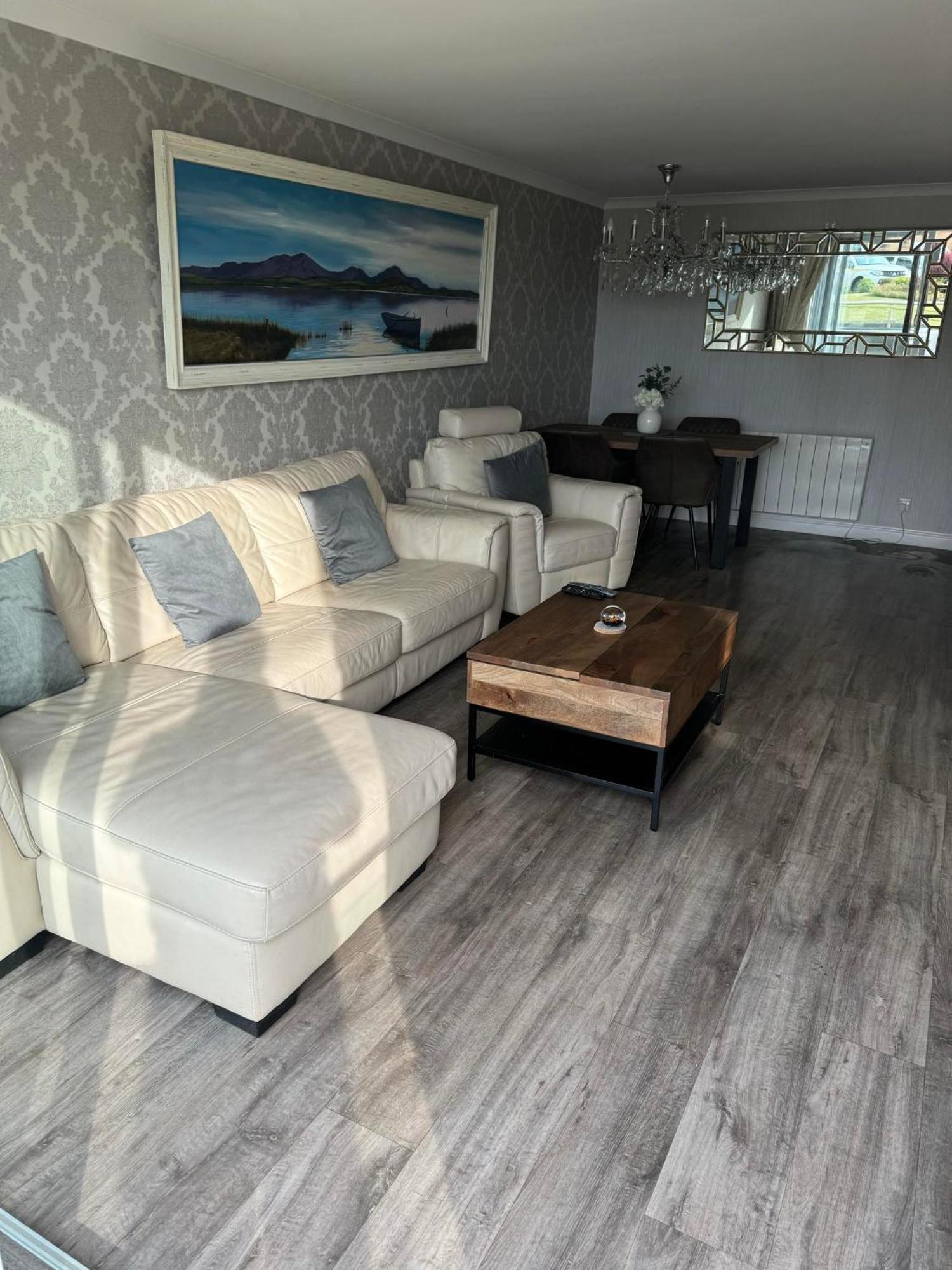 Largs Sea Front, Modern Apartment Номер фото